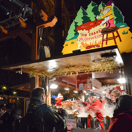 Marchand de vin chaud au march de Nol de Strasbourg.